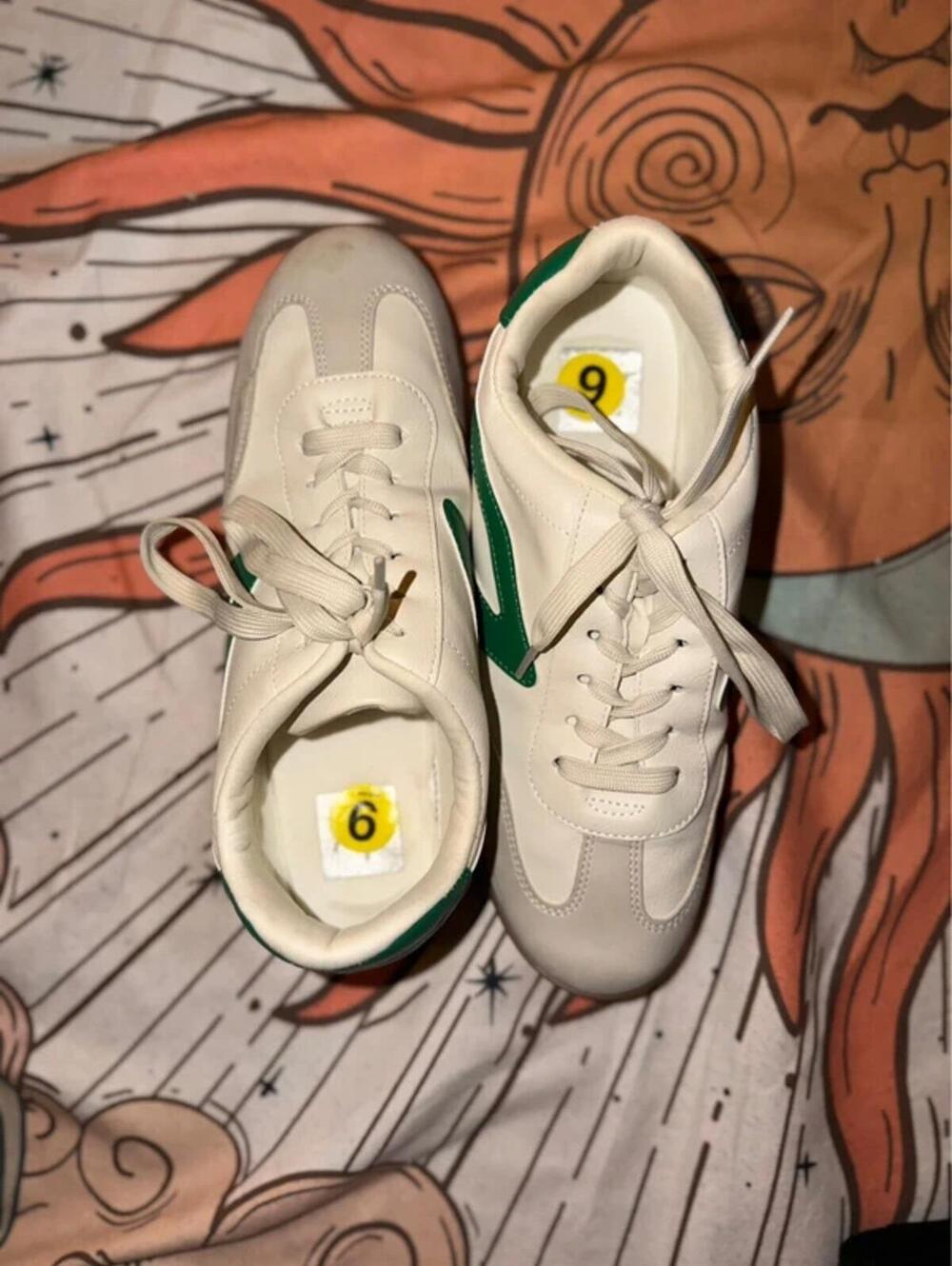 Women’s Size 9 White Gray & Green Retro Faux Leather Comfy Reebok Sneakers